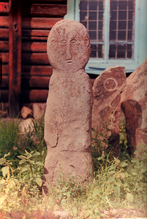 шаманский идол у избушки